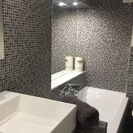 Apartman 2 - F4 Spacieux Et Confortable Au Centre Du Vieux-nice