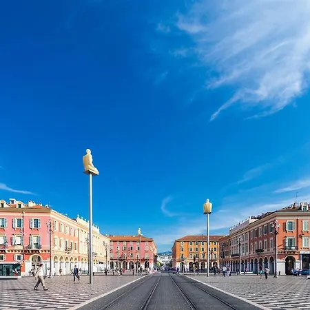 2 - F4 Spacieux Et Confortable Au Centre Du Vieux-nice Apartamento