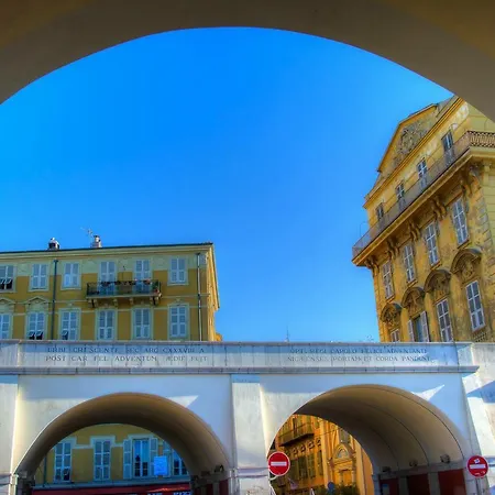 2 - F4 Spacieux Et Confortable Au Centre Du Vieux-nice *