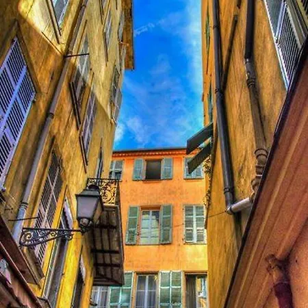 2 - F4 Spacieux Et Confortable Au Centre Du Vieux-nice