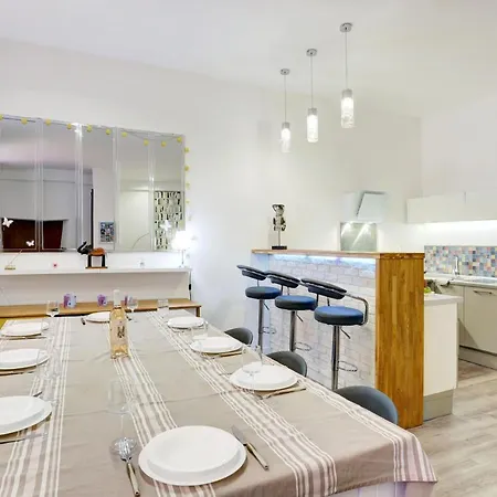 2 - F4 Spacieux Et Confortable Au Centre Du Vieux-nice Apartamento